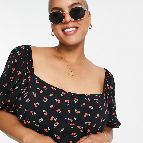 ASOS DESIGN Curve cupped button through midi tea dress in cherry print - Picture 4 of 8